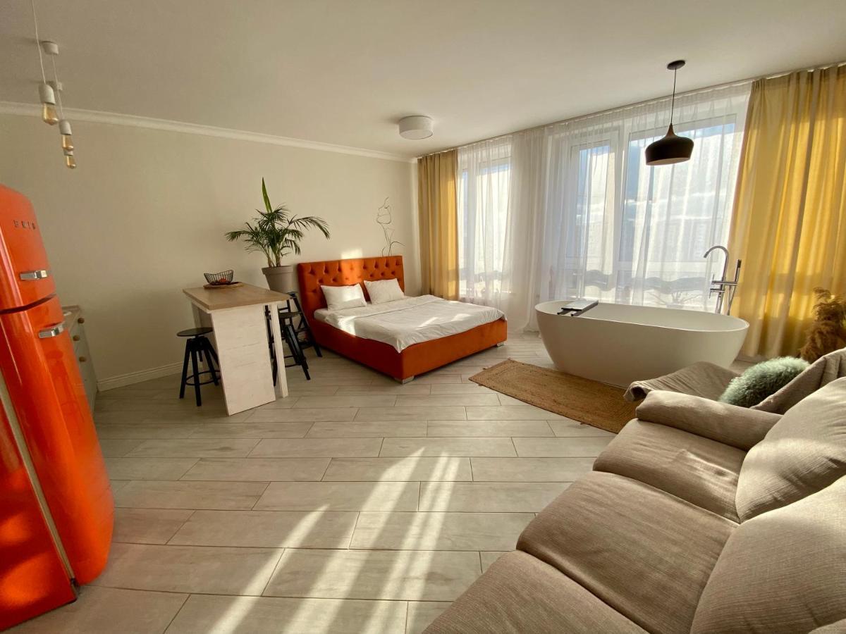 з неймовірною ванною Apartment *